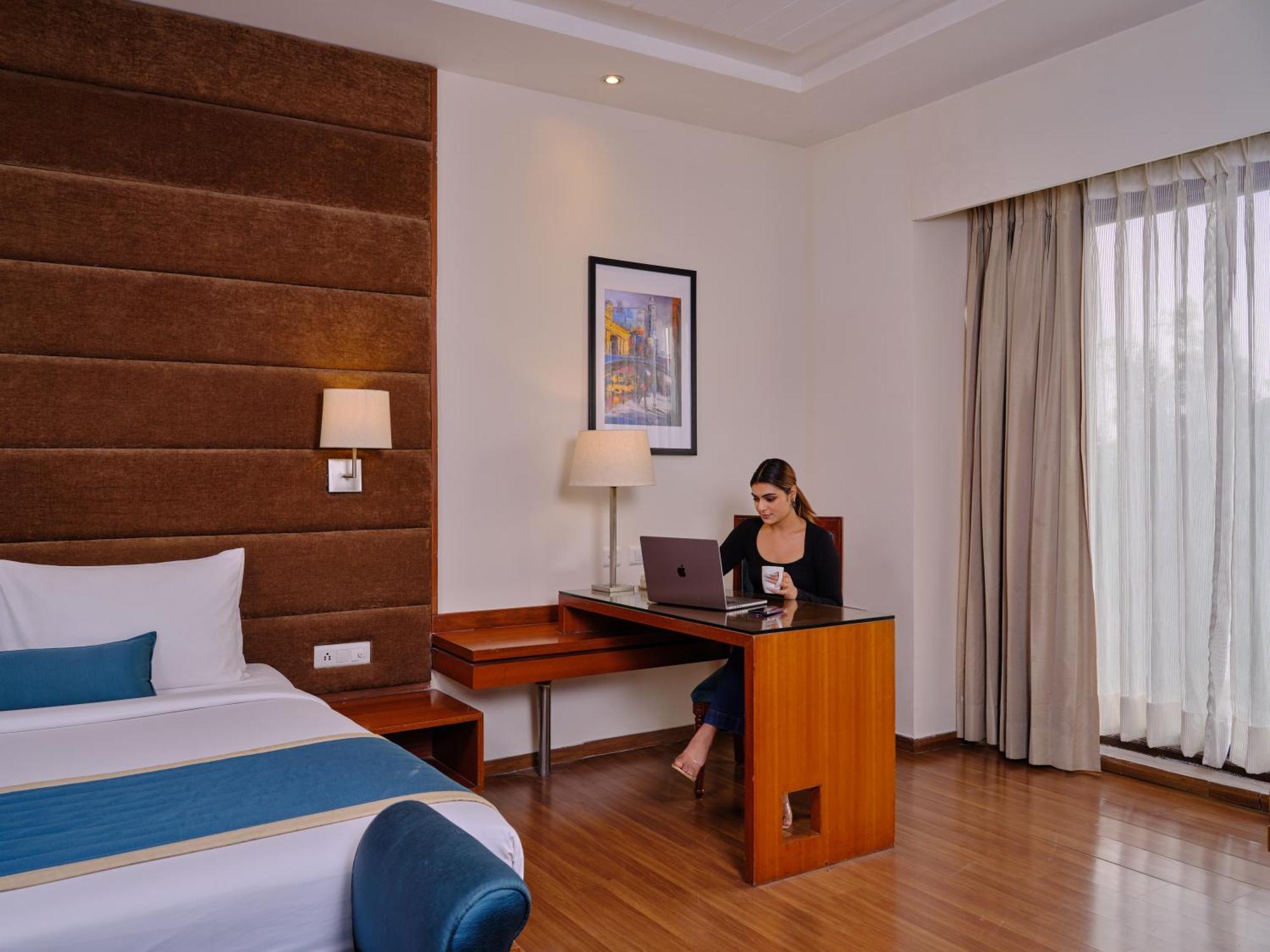 Best Western Country Woods Ambāla Екстериор снимка