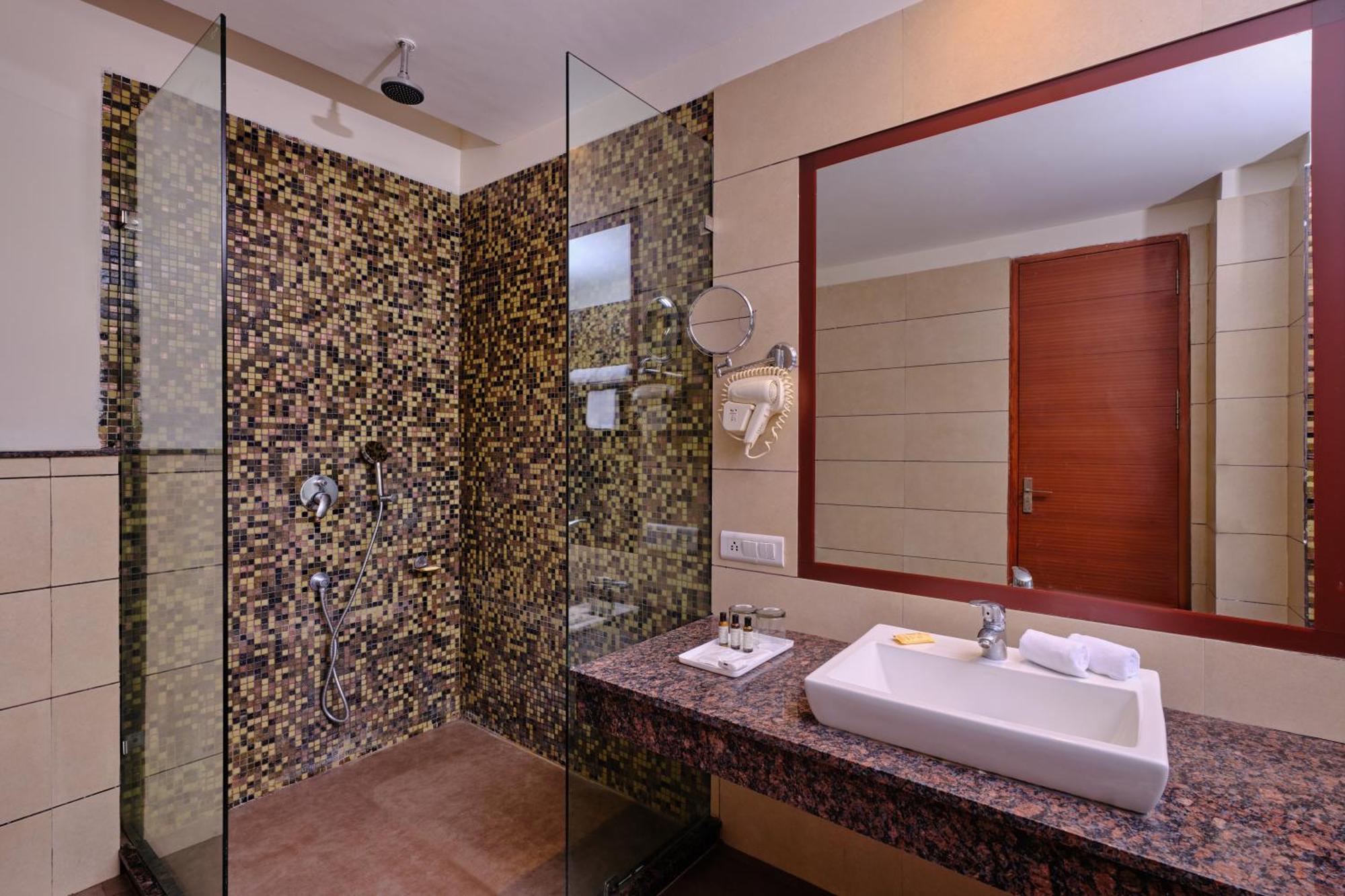 Best Western Country Woods Ambāla Екстериор снимка