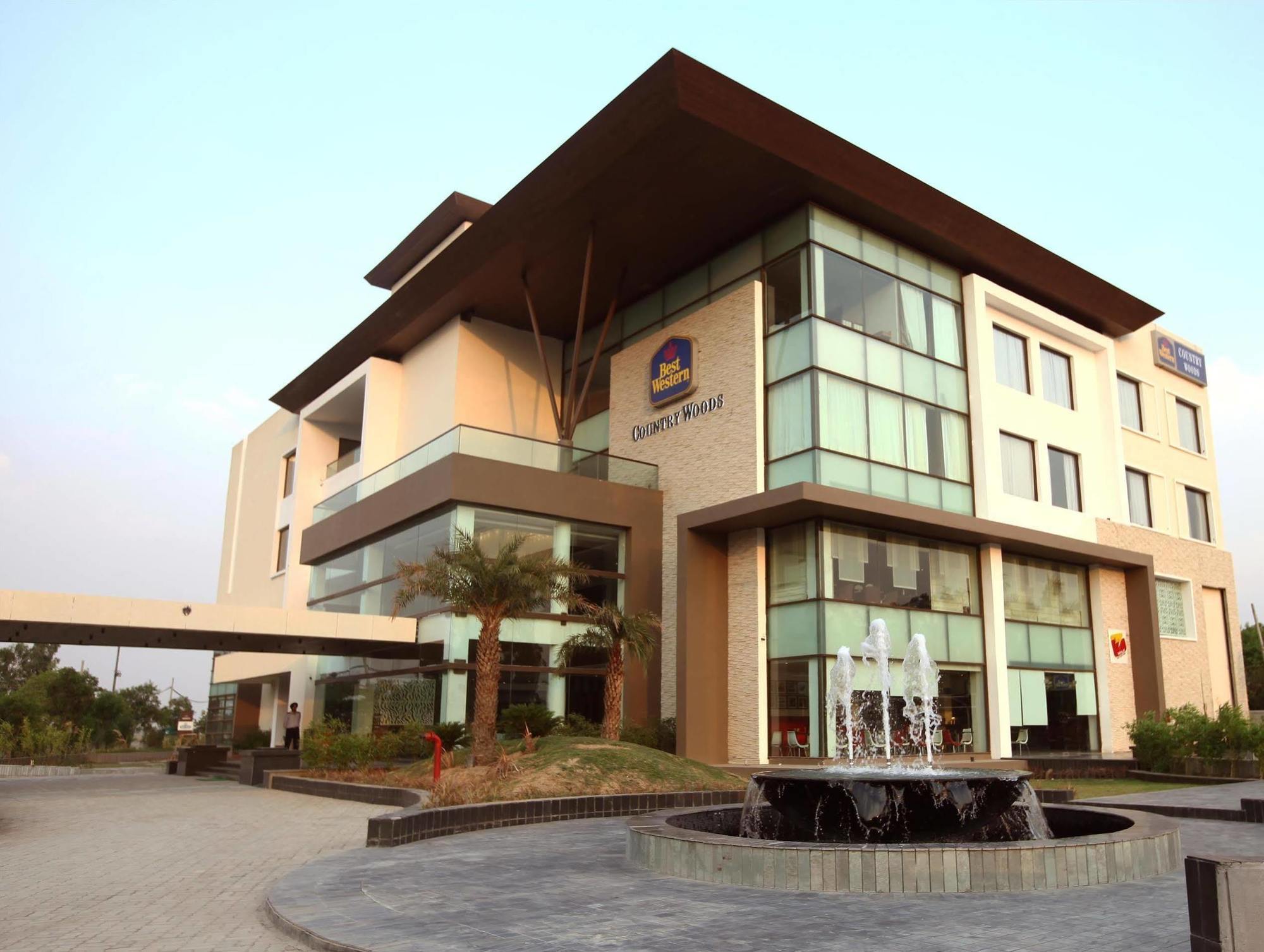 Best Western Country Woods Ambāla Екстериор снимка
